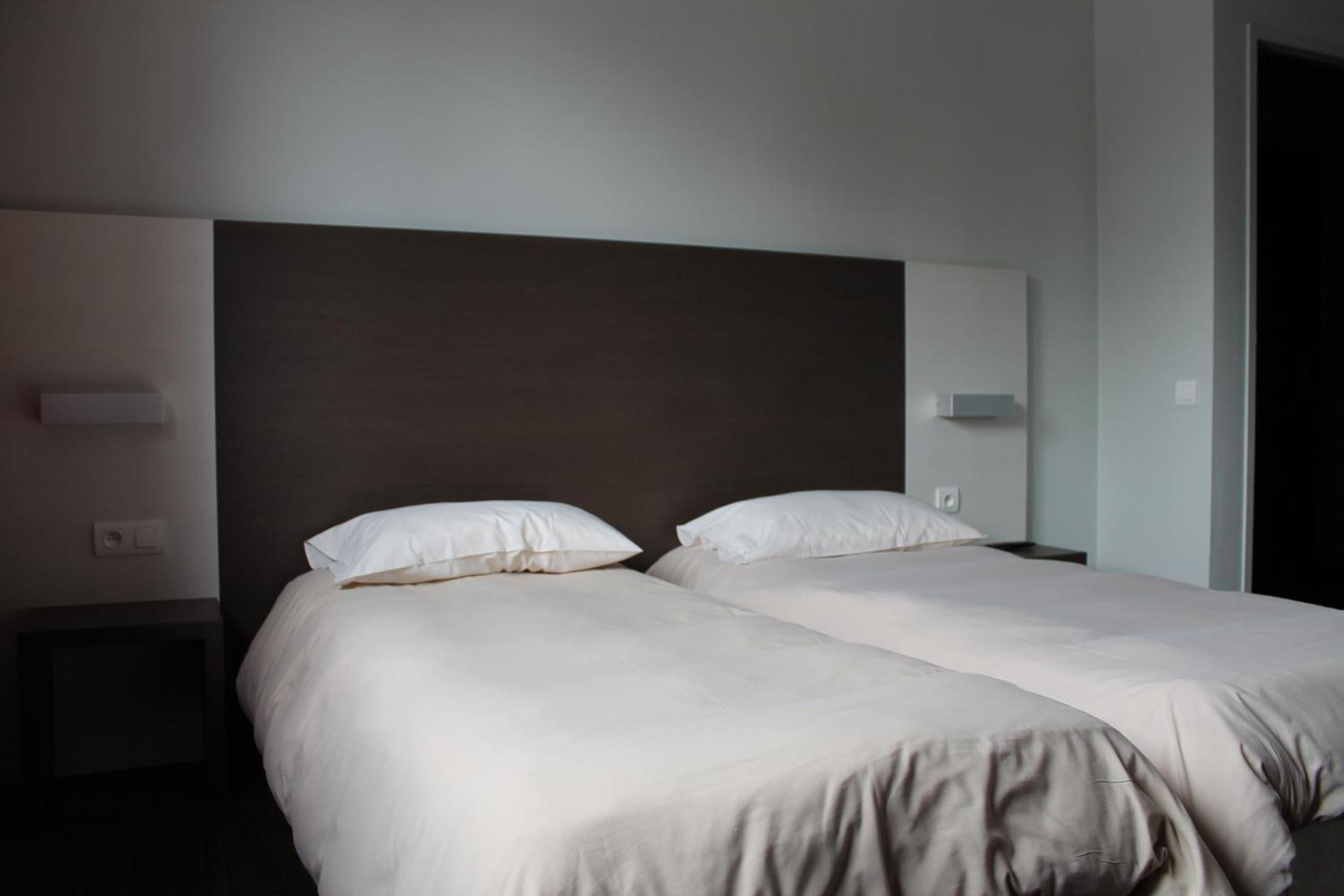 La Hourquie Cafe Hotel Morlaas Quarto foto
